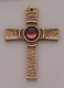 Kreuz mit rotem Stein